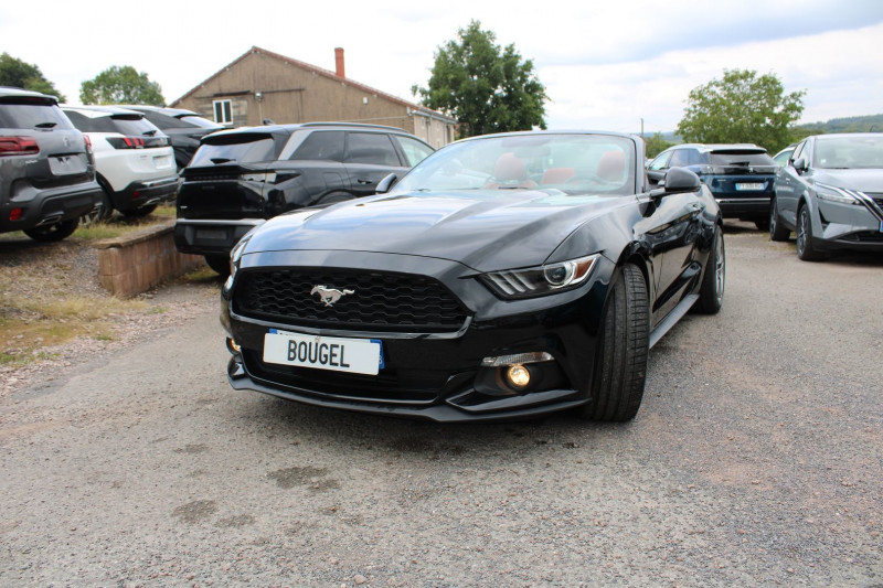 Photo 4 de l'offre de FORD MUSTANG CONVERTIBLE ECOBOOST 317 CV CABRIOLET GPS 3D CAMÃRA USB JA 19 PACK HIVER RÃGULATEUR FULL LED à 33990€ chez Bougel transactions