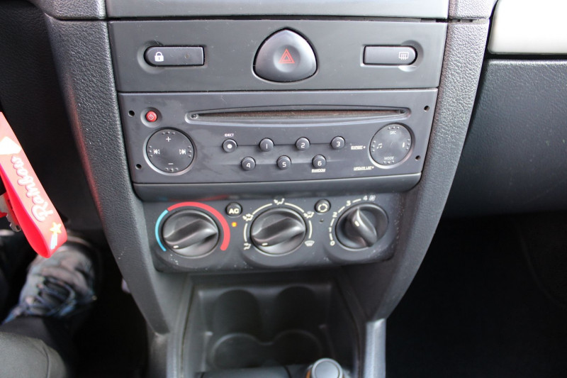 Photo 12 de l'offre de RENAULT CLIO II CAMPUS DYNAMIC 1L5 DCI 65 CV CLIM HI-FI SATELLITE ORDI DE BORD ROUE SECOURS RÃGULATEUR à 4990€ chez Bougel transactions