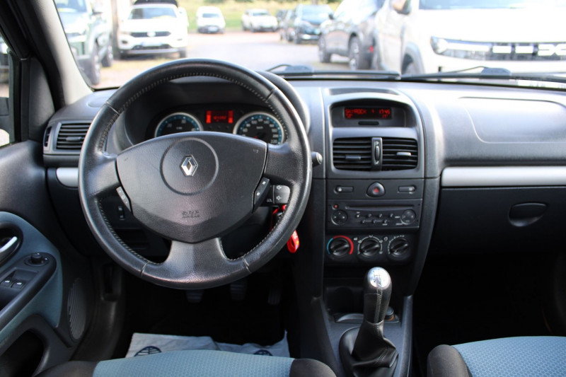 Photo 10 de l'offre de RENAULT CLIO II CAMPUS DYNAMIC 1L5 DCI 65 CV CLIM HI-FI SATELLITE ORDI DE BORD ROUE SECOURS RÃGULATEUR à 4990€ chez Bougel transactions