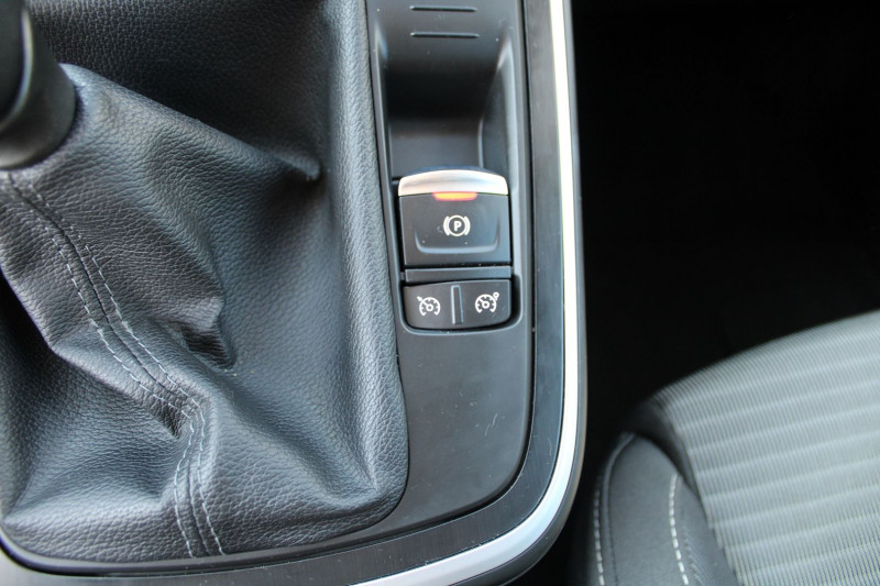 Photo 12 de l'offre de RENAULT SCENIC 4 BUSINESS 1L5 DCI 110 CV GPS 3D TACTILE CLIM AUDIO USB RADAR BLUETOOTH RÃGULATEUR à 10990€ chez Bougel transactions