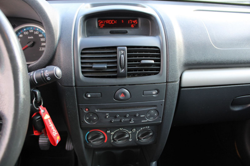 Photo 11 de l'offre de RENAULT CLIO II CAMPUS DYNAMIC 1L5 DCI 65 CV CLIM HI-FI SATELLITE ORDI DE BORD ROUE SECOURS RÃGULATEUR à 4990€ chez Bougel transactions