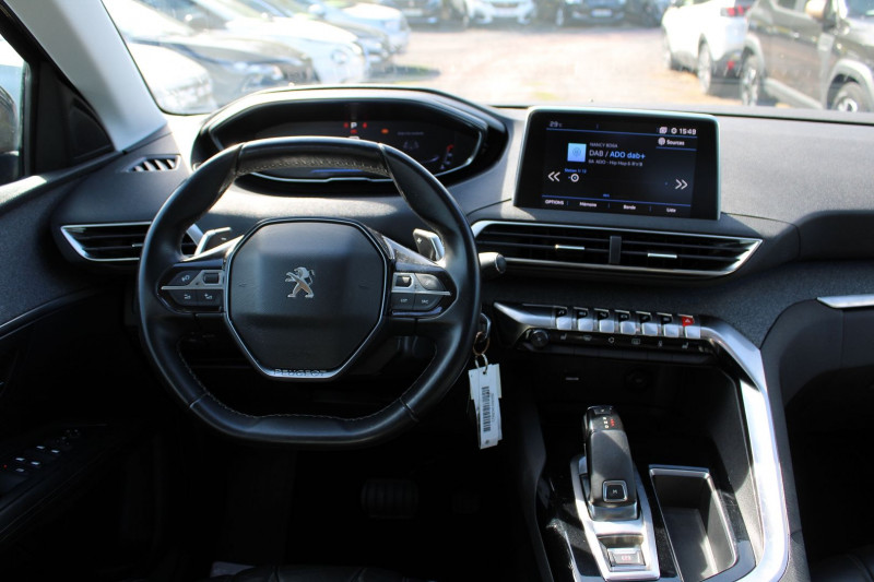 Photo 10 de l'offre de PEUGEOT 3008 III ALLURE BLUE HDI 130 CV GPS 3D CAMÃRA JA 18 TOIT PANO I-COKPIT BOITE AUTO EAT-8 à 17990€ chez Bougel transactions