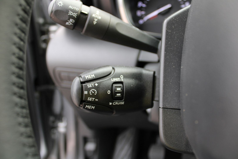 Photo 11 de l'offre de CITROEN C3 AIRCROSS II ESSENCE 110 SHINE MAX CAMÃRA GPS 3D CLIM AUTO GRIPP CONTROL JANTES ALU  USB  BV6 à 15200€ chez Bougel transactions