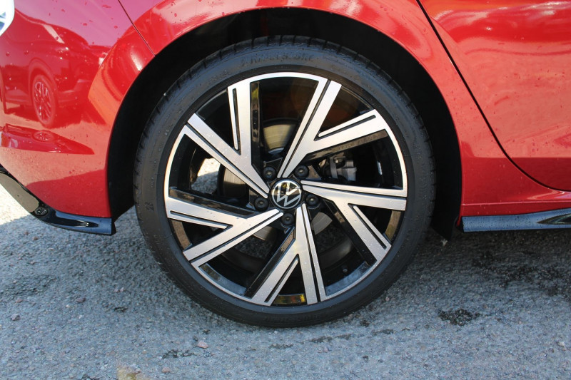 Photo 8 de l'offre de VOLKSWAGEN GOLF 8 R-LINE 2L TDI 150 CV GPS 3D FULL LED USB JA 17 I-COKPIT RÃGULATEUR BOITE DSG-7 à 33990€ chez Bougel transactions