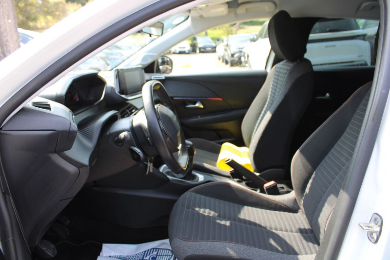Photo 8 de l'offre de PEUGEOT 208 III ACTIVE PACK 75 CV ESSENCE GPS 3D USB LEDS JA 16 ABS RÃGULATEUR BLUETOOTH CLIM à 12500€ chez Bougel transactions