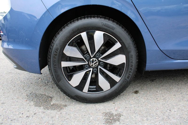 Photo 7 de l'offre de VOLKSWAGEN GOLF 8 GOAL 2L TDI 150 CV GPS 3D CAMÃRA USB ATTELAGE I-COKPIT FULL LED BOITE AUTO DSG-7 à 30800€ chez Bougel transactions