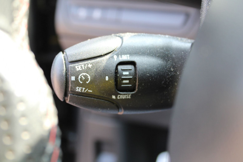 Photo 17 de l'offre de PEUGEOT 208 1.6 THP 200CH GTI 3P à 12500€ chez Bougel transactions