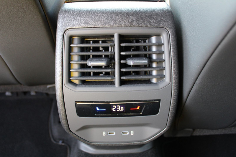 Photo 10 de l'offre de CUPRA FORMENTOR VZ 245 CV HYBRIDE GPS 3D CAMÃRA FULL LED I-COKPIT JA 19 PK HIVER BOITE AUTO DSG à 29990€ chez Bougel transactions