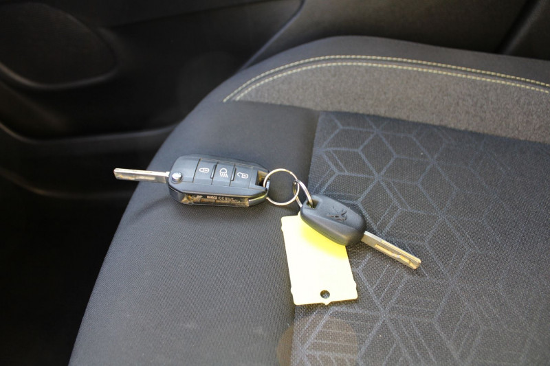 Photo 13 de l'offre de PEUGEOT RIFTER BLUE HDI 100 CV ACTIVE GPS MIROR LINK CLIM AUDIO USB RADAR BLUETOOTH RÃGULATEUR à 13990€ chez Bougel transactions
