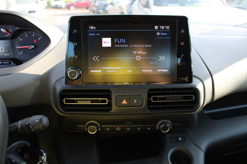 Photo 11 de l'offre de PEUGEOT RIFTER BLUE HDI 100 CV ACTIVE GPS MIROR LINK CLIM AUDIO USB RADAR BLUETOOTH RÃGULATEUR à 13990€ chez Bougel transactions