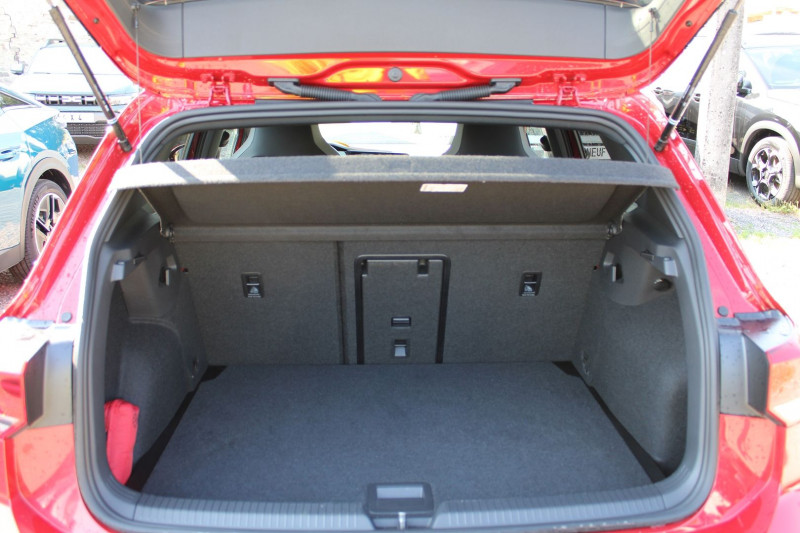 Photo 6 de l'offre de VOLKSWAGEN GOLF 8 R-LINE 2L TDI 150 CV GPS 3D FULL LED USB JA 17 I-COKPIT RÃGULATEUR BOITE DSG-7 à 33990€ chez Bougel transactions