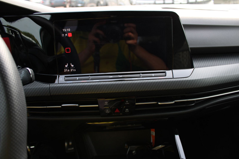 Photo 19 de l'offre de VOLKSWAGEN GOLF 8 R-LINE 2L TDI 150 CV GPS 3D CAMÃRA I-COKPIT FULL LED PACK HIVER BOITE AUTO DSG-7 à 33990€ chez Bougel transactions