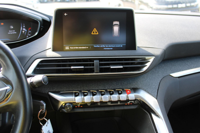 Photo 15 de l'offre de PEUGEOT 3008 III ALLURE BLUE HDI 130 CV GPS 3D CAMÃRA JA 18 TOIT PANO I-COKPIT BOITE AUTO EAT-8 à 17990€ chez Bougel transactions