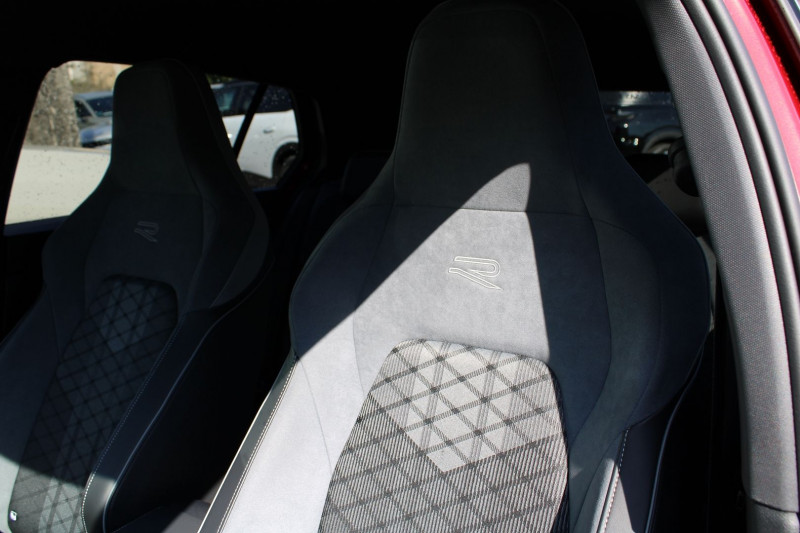 Photo 11 de l'offre de VOLKSWAGEN GOLF 8 R-LINE 2L TDI 150 CV GPS 3D FULL LED USB JA 17 I-COKPIT RÃGULATEUR BOITE DSG-7 à 33990€ chez Bougel transactions