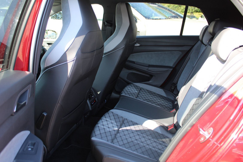 Photo 12 de l'offre de VOLKSWAGEN GOLF 8 R-LINE 2L TDI 150 CV GPS 3D FULL LED USB JA 17 I-COKPIT RÃGULATEUR BOITE DSG-7 à 33990€ chez Bougel transactions
