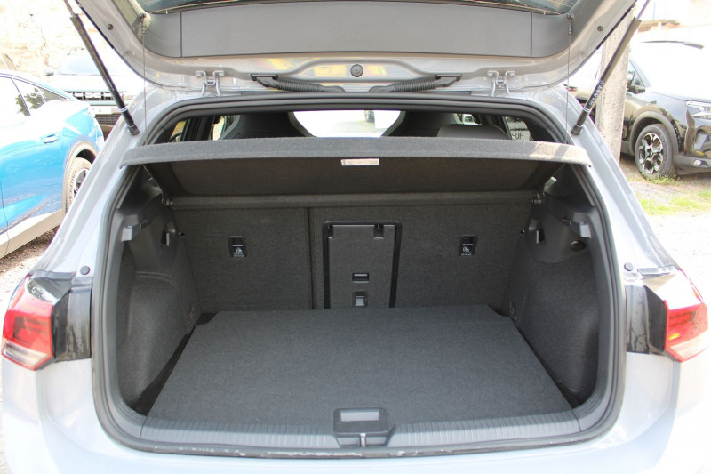 Photo 7 de l'offre de VOLKSWAGEN GOLF 8 R-LINE 2L TDI 150 CV GPS 3D CAMÃRA I-COKPIT FULL LED PACK HIVER BOITE AUTO DSG-7 à 33990€ chez Bougel transactions