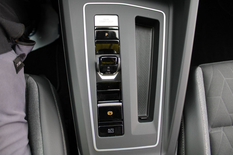 Photo 20 de l'offre de VOLKSWAGEN GOLF 8 GOAL 2L TDI 150 CV GPS 3D CAMÃRA USB ATTELAGE I-COKPIT FULL LED BOITE AUTO DSG-7 à 30800€ chez Bougel transactions