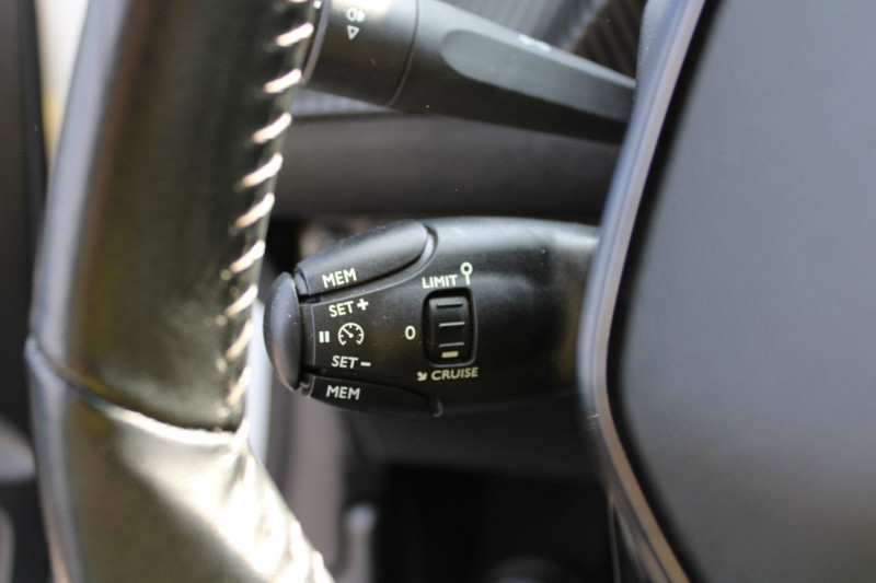 Photo 11 de l'offre de PEUGEOT 208 III ACTIVE PACK 75 CV ESSENCE GPS 3D USB LEDS JA 16 ABS RÃGULATEUR BLUETOOTH CLIM à 12500€ chez Bougel transactions