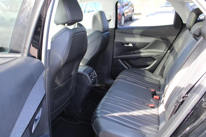 Photo 9 de l'offre de PEUGEOT 3008 III ALLURE BLUE HDI 130 CV GPS 3D CAMÃRA JA 18 TOIT PANO I-COKPIT BOITE AUTO EAT-8 à 17990€ chez Bougel transactions