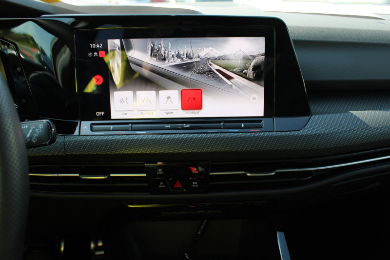 Photo 17 de l'offre de VOLKSWAGEN GOLF 8 R-LINE 2L TDI 150 CV GPS 3D FULL LED USB JA 17 I-COKPIT RÃGULATEUR BOITE DSG-7 à 33990€ chez Bougel transactions