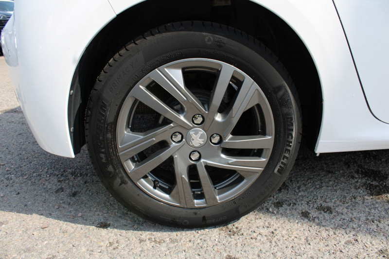 Photo 7 de l'offre de PEUGEOT 208 III ACTIVE PACK 75 CV ESSENCE GPS 3D USB LEDS JA 16 ABS RÃGULATEUR BLUETOOTH CLIM à 12500€ chez Bougel transactions