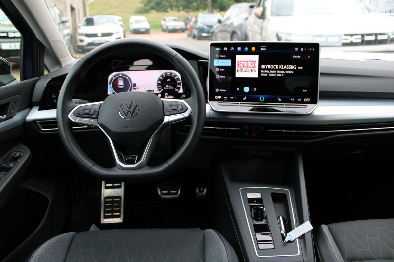 Photo 11 de l'offre de VOLKSWAGEN GOLF 8 GOAL 2L TDI 150 CV GPS 3D CAMÃRA USB ATTELAGE I-COKPIT FULL LED BOITE AUTO DSG-7 à 30800€ chez Bougel transactions