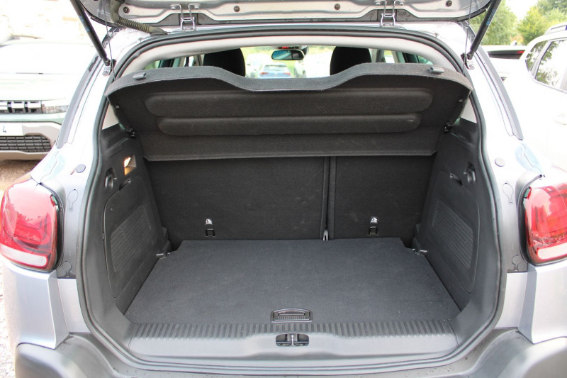 Photo 6 de l'offre de CITROEN C3 AIRCROSS II ESSENCE 110 SHINE MAX CAMÃRA GPS 3D CLIM AUTO GRIPP CONTROL JANTES ALU  USB  BV6 à 15200€ chez Bougel transactions