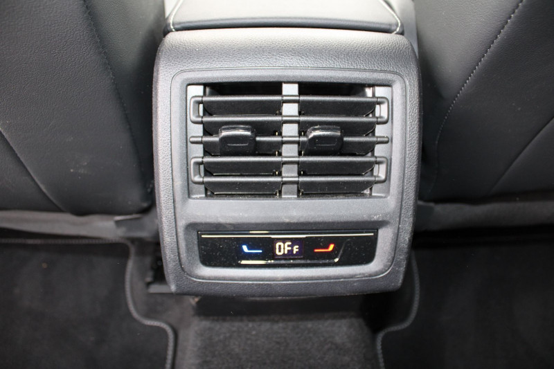 Photo 10 de l'offre de VOLKSWAGEN GOLF 8 GOAL 2L TDI 150 CV GPS 3D CAMÃRA USB ATTELAGE I-COKPIT FULL LED BOITE AUTO DSG-7 à 30800€ chez Bougel transactions