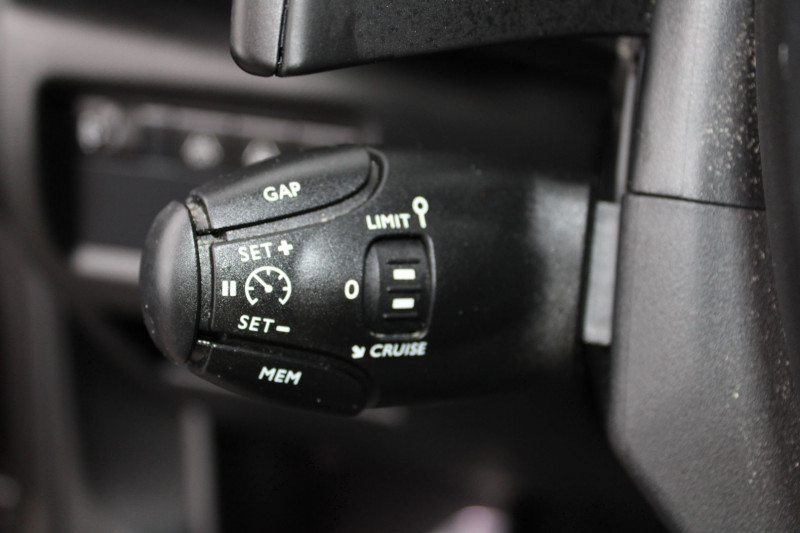 Photo 13 de l'offre de CITROEN C5 AIRCROSS II SHINE BLUE HDI 130 CV GPS 3D CAMÃRA USB JA 18 I-COKPIT FULL LED BOITE AUTO EAT-8 à 25990€ chez Bougel transactions