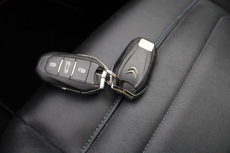 Photo 18 de l'offre de CITROEN C5 AIRCROSS II SHINE BLUE HDI 130 CV GPS 3D CAMÃRA USB JA 18 I-COKPIT FULL LED BOITE AUTO EAT-8 à 25990€ chez Bougel transactions