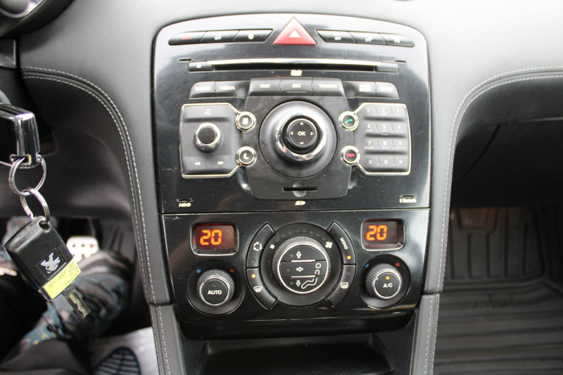 Photo 17 de l'offre de PEUGEOT RCZ 2L HDI 163 CV DIESEL GPS CUIR ELECT/CHAUFF RÃGULATEUR BLUETOOTH USB ABS LUXE BV6 à 13990€ chez Bougel transactions