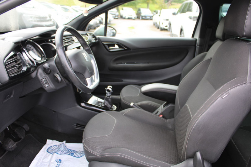 Photo 7 de l'offre de CITROEN DS3 SO CHIC 82 CV ESSENCE CLIM AUDIO SATELITTE MP3 RE USB RADAR BLUETOOTH RÃGULATEUR à 7990€ chez Bougel transactions