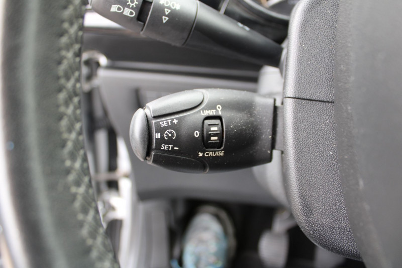 Photo 8 de l'offre de CITROEN DS3 SO CHIC 82 CV ESSENCE CLIM AUDIO SATELITTE MP3 RE USB RADAR BLUETOOTH RÃGULATEUR à 7990€ chez Bougel transactions