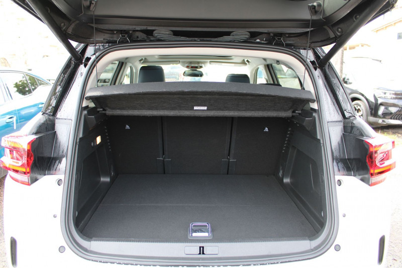 Photo 6 de l'offre de CITROEN C5 AIRCROSS II MAX 180 CV HYBRIDE GPS 3D CAMÃRA USB JA 18 TOIT PANO I-COKPIT BOITE AUTO EAT-8 à 27990€ chez Bougel transactions