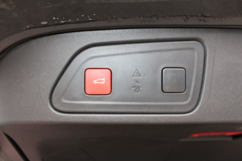 Photo 7 de l'offre de CITROEN C5 AIRCROSS II SHINE BLUE HDI 130 CV GPS 3D CAMÃRA USB JA 18 I-COKPIT FULL LED BOITE AUTO EAT-8 à 25990€ chez Bougel transactions