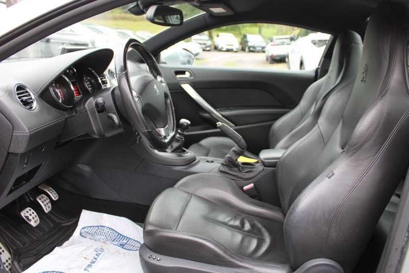 Photo 8 de l'offre de PEUGEOT RCZ 2L HDI 163 CV DIESEL GPS CUIR ELECT/CHAUFF RÃGULATEUR BLUETOOTH USB ABS LUXE BV6 à 13990€ chez Bougel transactions