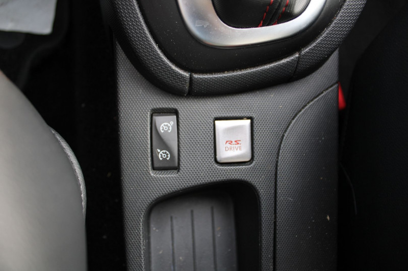 Photo 17 de l'offre de RENAULT CLIO 4 1.6 T 220CH ENERGY RS TROPHY EDC EURO6 2015 à 17990€ chez Bougel transactions