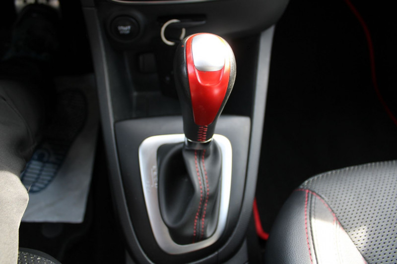 Photo 16 de l'offre de RENAULT CLIO 4 1.6 T 220CH ENERGY RS TROPHY EDC EURO6 2015 à 17990€ chez Bougel transactions