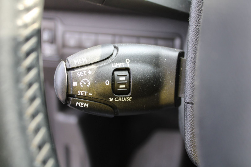 Photo 11 de l'offre de PEUGEOT 308 III SW ACTIVE 1L6 BLUE HDI 120 CV GPS 3D PK HIVER USB JA 16 RADAR BLUETOOTH RÃGULATEUR à 6500€ chez Bougel transactions