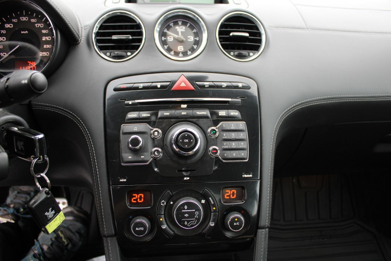 Photo 16 de l'offre de PEUGEOT RCZ 2L HDI 163 CV DIESEL GPS CUIR ELECT/CHAUFF RÃGULATEUR BLUETOOTH USB ABS LUXE BV6 à 13990€ chez Bougel transactions