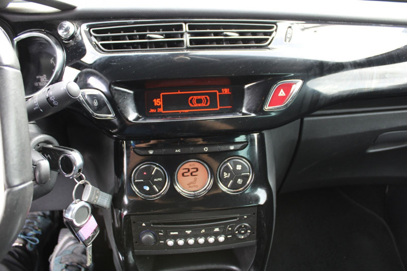 Photo 10 de l'offre de CITROEN DS3 SO CHIC 82 CV ESSENCE CLIM AUDIO SATELITTE MP3 RE USB RADAR BLUETOOTH RÃGULATEUR à 7990€ chez Bougel transactions