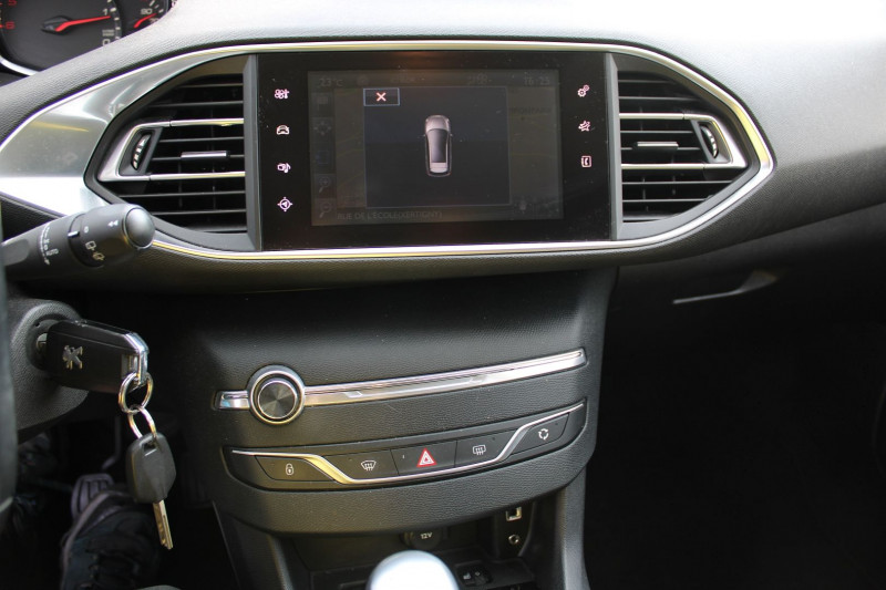 Photo 13 de l'offre de PEUGEOT 308 III SW ACTIVE 1L6 BLUE HDI 120 CV GPS 3D PK HIVER USB JA 16 RADAR BLUETOOTH RÃGULATEUR à 6500€ chez Bougel transactions