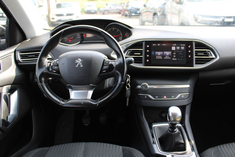 Photo 10 de l'offre de PEUGEOT 308 III SW ACTIVE 1L6 BLUE HDI 120 CV GPS 3D PK HIVER USB JA 16 RADAR BLUETOOTH RÃGULATEUR à 6500€ chez Bougel transactions