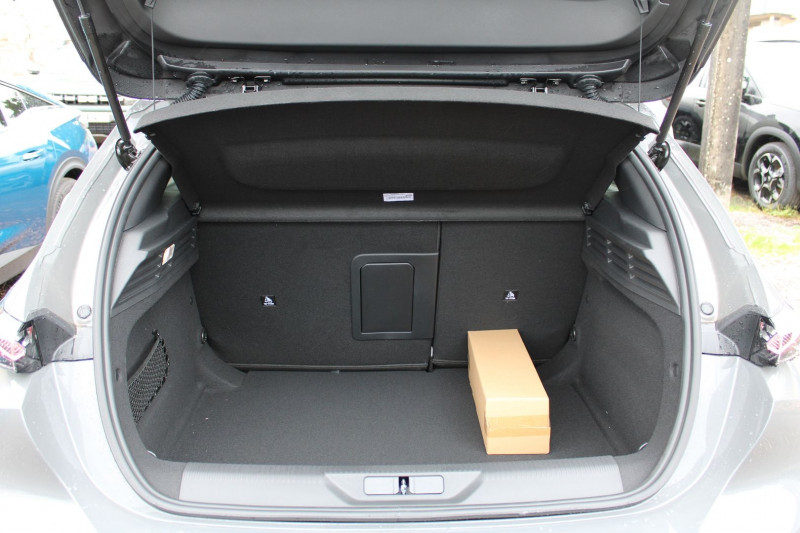 Photo 6 de l'offre de PEUGEOT 308 PHASE 4 GT 145 CV HYBRIDE GPS 3D CAMÃRA FOCAL JA 18 TOIT PANO I-COKPIT BOITE AUT DSC-6 à 29990€ chez Bougel transactions