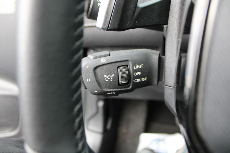 Photo 13 de l'offre de PEUGEOT 208 PHASE 4 ALLURE 100 CV HYBRIDE GPS 3D CAMÃRA USB JA 16 I-COKPIT FULL LED BOITE AUTO DSC-6 à 19990€ chez Bougel transactions