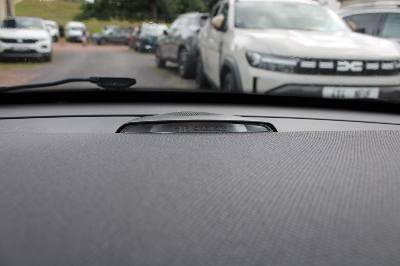 Photo 12 de l'offre de CITROEN DS3 SO CHIC 82 CV ESSENCE CLIM AUDIO SATELITTE MP3 RE USB RADAR BLUETOOTH RÃGULATEUR à 7990€ chez Bougel transactions