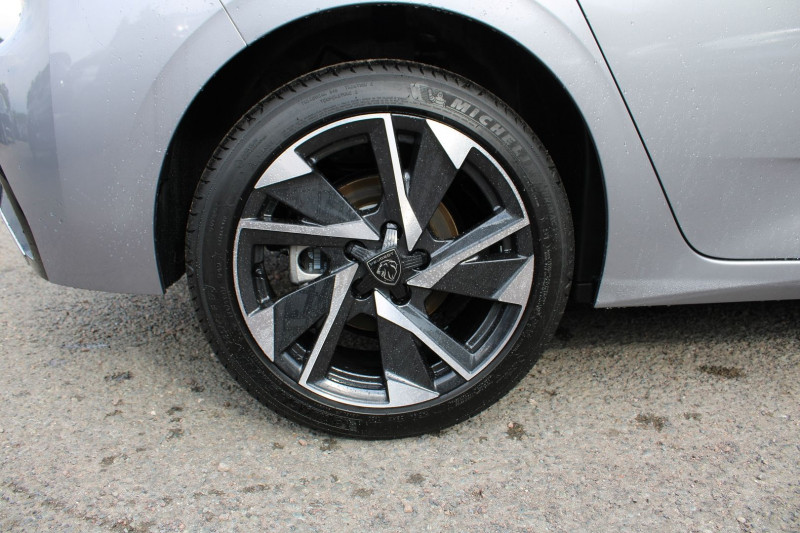 Photo 7 de l'offre de PEUGEOT 308 PHASE 4 ALLURE BLUE HDI 130 CV GPS 3D CAMÃRA RE JA 17 I-COKPIT FULL LED BOITE AUTO EAT-8 à 26990€ chez Bougel transactions