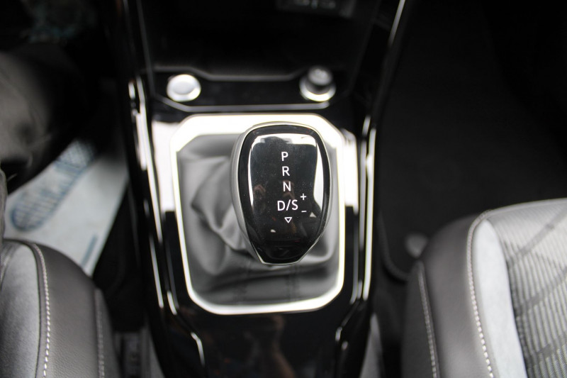 Photo 18 de l'offre de VOLKSWAGEN T-ROC 2L TDI 150 CV R-LINE DSG7 BOITE AUTO CAMÃRA GPS USB FULL LEDS MI CUIR JANTES 18 à 37900€ chez Bougel transactions