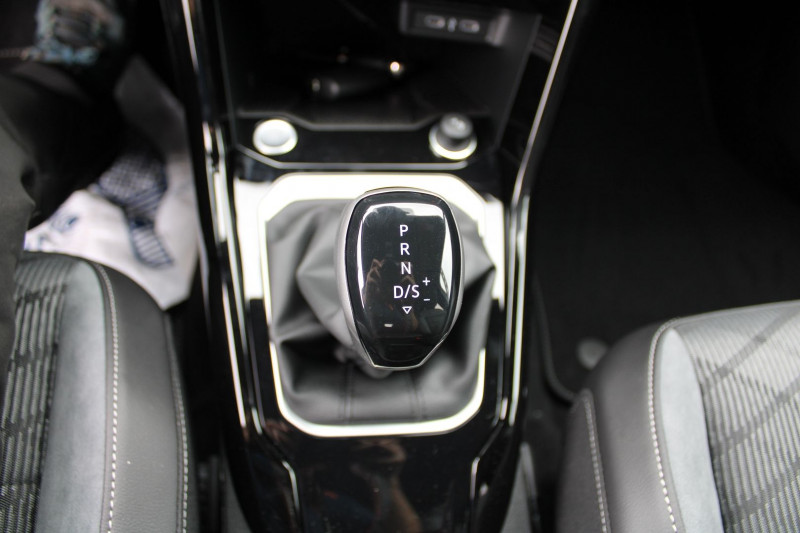 Photo 18 de l'offre de VOLKSWAGEN T-ROC 2L TDI 150 CV R-LINE DSG7 BOITE AUTO CAMÃRA GPS USB FULL LEDS MI CUIR JANTES 18 à 37900€ chez Bougel transactions