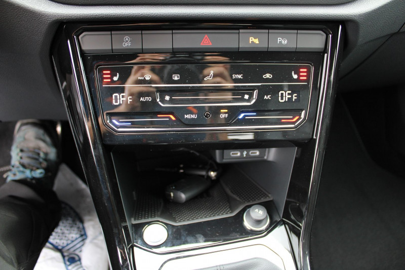 Photo 17 de l'offre de VOLKSWAGEN T-ROC 2L TDI 150 CV R-LINE DSG7 BOITE AUTO CAMÃRA GPS USB FULL LEDS MI CUIR JANTES 18 à 37900€ chez Bougel transactions